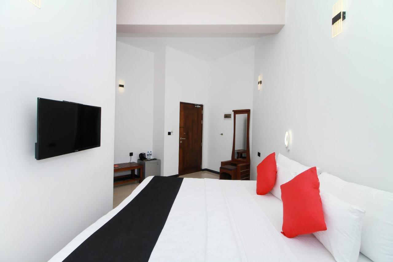 Grace Beach Resort By Travel Corners Negombo Eksteriør bilde